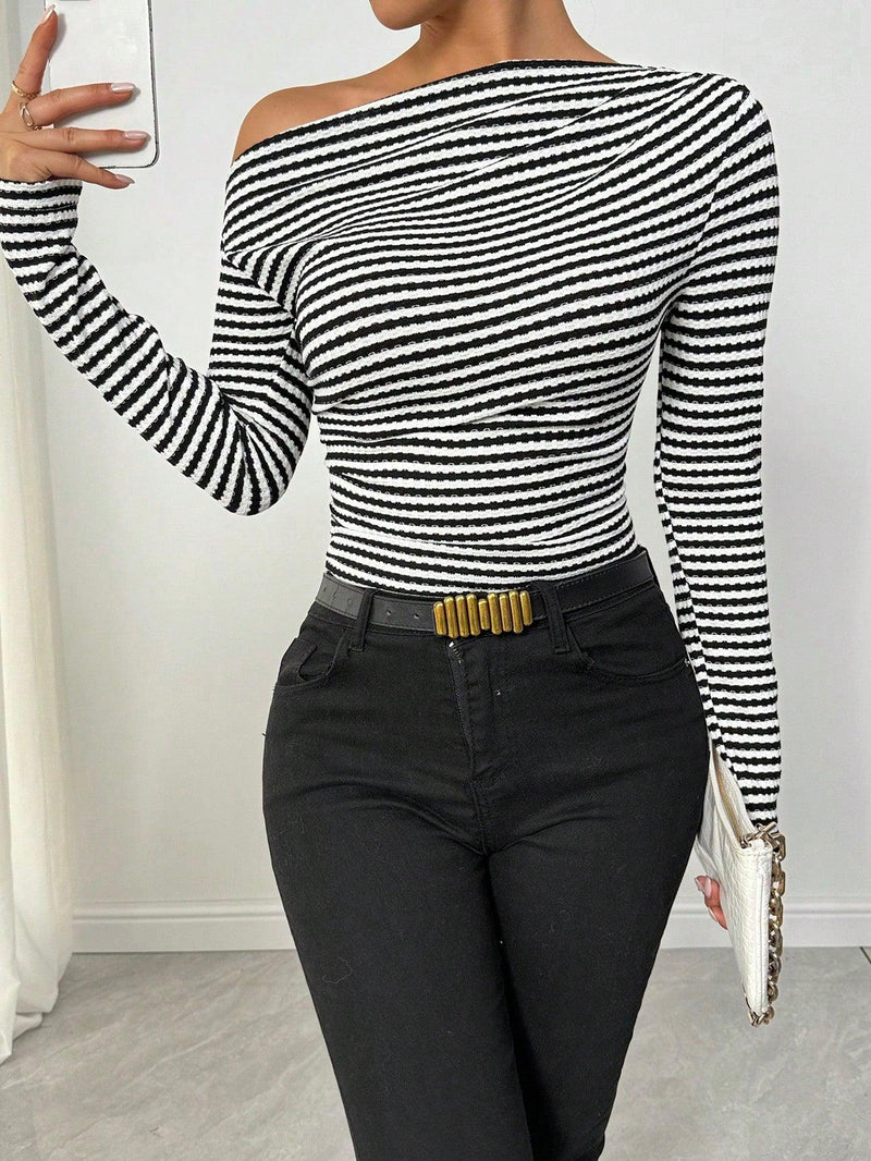 Trendy Tron Raffinéa Women’s Marble Gradient Print Asymmetrical Neck Long Sleeve T-Shirt with Pleats – Elegant and Stylish Casual Top