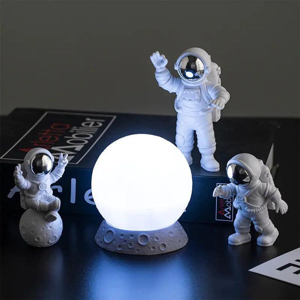 Astronaut and Moon Home Decor Set - TRENDY TRON